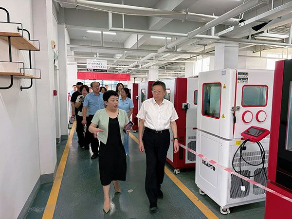 高新区领导莅临 DEARTO 泰安德图调研指导|深耕温湿度精 密计量赛道,筑牢高 端制造质量基石